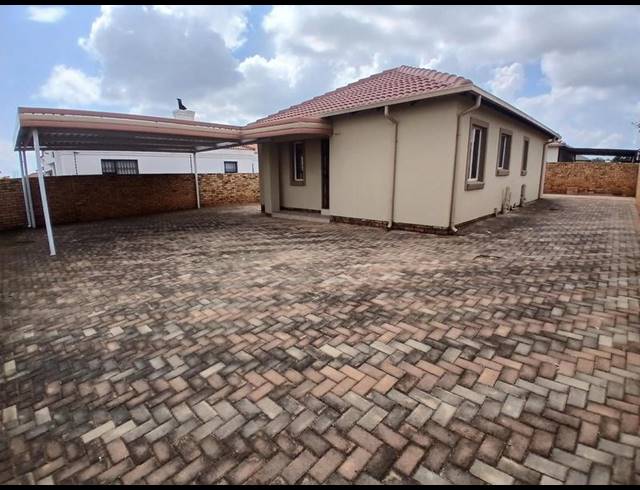 3 BEDROOM HOUSE FOR SALE IN THE ORCHARDS